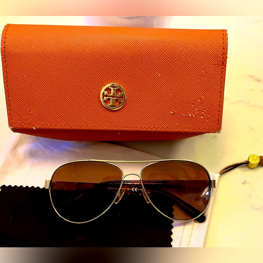 Tory Burch women’s aviator sunglasses. Gold frame. Bronze lens.